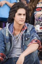 Avan Jogia : avan-jogia-1337311596.jpg