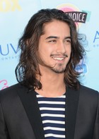 Avan Jogia : avan-jogia-1384010453.jpg