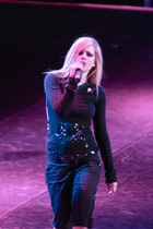 Avril Lavigne : avril_lavigne_1259827594.jpg