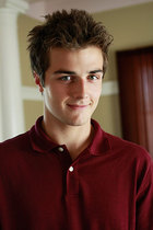 Beau Mirchoff : beau_mirchoff_1272240955.jpg