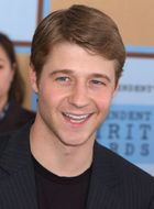 Benjamin McKenzie : TI4U_u1142634256.jpg