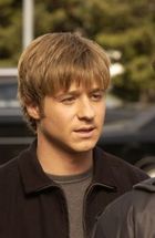 Benjamin McKenzie : TI4U_u1142920924.jpg