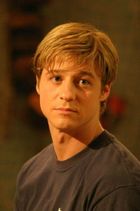 Benjamin McKenzie : TI4U_u1142920971.jpg