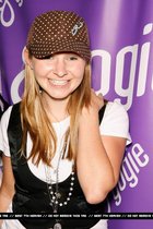 Beverley Mitchell : beverley_mitchell_1241927850.jpg