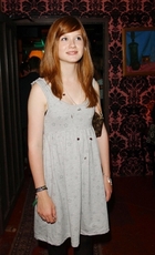 Bonnie Wright : bonnie_wright_1215744377.jpg