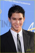 Booboo Stewart : boo-boo-stewart-1323359538.jpg