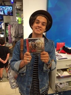 Bradley Simpson : bradley-simpson-1634855622.jpg