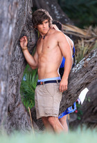 Brenton Thwaites : brenton-thwaites-1340017619.jpg