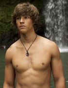 Brenton Thwaites : brenton-thwaites-1522605541.jpg