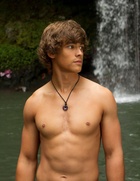 Brenton Thwaites : brenton-thwaites-1615489107.jpg