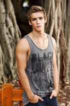 Brenton Thwaites : brenton-thwaites-1615489116.jpg