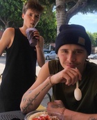 Brooklyn Beckham : TI4U1554946922.jpg