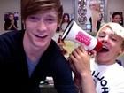 Calum Worthy : TI4U1373824449.jpg