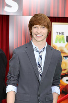 Calum Worthy : calum-worthy-1373824122.jpg