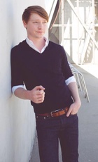 Calum Worthy : calum-worthy-1427998501.jpg