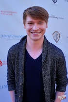 Calum Worthy : calum-worthy-1446996506.jpg