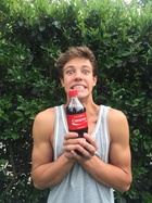 Cameron Dallas : cameron-dallas-1431003601.jpg