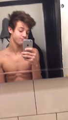 Cameron Dallas : cameron-dallas-1446686281.jpg