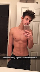 Cameron Dallas : cameron-dallas-1450808535.jpg