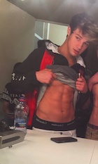 Cameron Dallas : cameron-dallas-1464282361.jpg