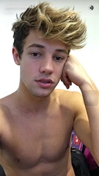 Cameron Dallas : cameron-dallas-1465070401.jpg