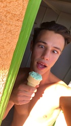 Cameron Dallas : cameron-dallas-1490754601.jpg