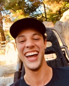 Cameron Dallas : cameron-dallas-1564011182.jpg