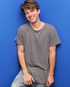 Charlie Puth : charlie-puth-1475772122.jpg