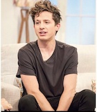 Charlie Puth : charlie-puth-1508193361.jpg