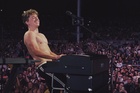 Charlie Puth : charlie-puth-1531434001.jpg