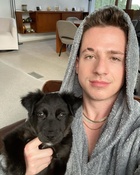 Charlie Puth : charlie-puth-1577053442.jpg