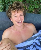 Charlie Puth : charlie-puth-1600636322.jpg