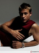 Charlie Hunnam : charlie-hunnam-1329490996.jpg