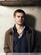 Charlie Hunnam : charlie-hunnam-1329490999.jpg