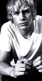 Charlie Hunnam : charlie-hunnam-1330979426.jpg