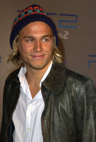 Charlie Hunnam : charlie-hunnam-1333649376.jpg