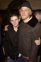 Charlie Hunnam : charlie-hunnam-1333649408.jpg