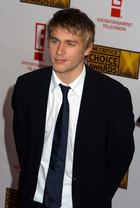 Charlie Hunnam : charlie-hunnam-1333759799.jpg