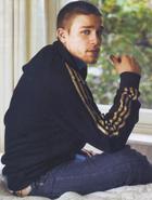 Charlie Hunnam : charlie-hunnam-1335635200.jpg