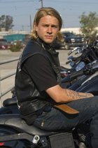 Charlie Hunnam : charlie-hunnam-1336155418.jpg