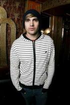 Charlie Simpson : charliesimpson_1251967402.jpg