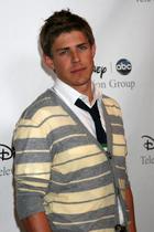 Chris Lowell : chris_lowell_1221406498.jpg