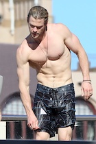 Chris Hemsworth : chris-hemsworth-1515788279.jpg