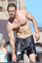 Chris Hemsworth : chris-hemsworth-1515788295.jpg