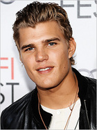 Chris Zylka : chriszylka_1300875222.jpg