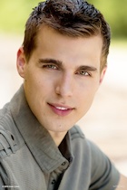 Cody Linley : cody-linley-1440498601.jpg