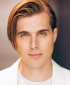 Cody Linley : cody-linley-1637515494.jpg