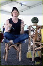 Cody Simpson : cody-simpson-1434899463.jpg