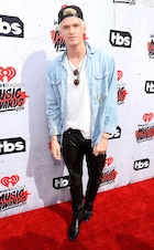 Cody Simpson : cody-simpson-1459798921.jpg