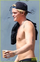 Cody Simpson : cody-simpson-1528985804.jpg